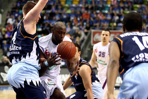 于一名正值 于一名正值