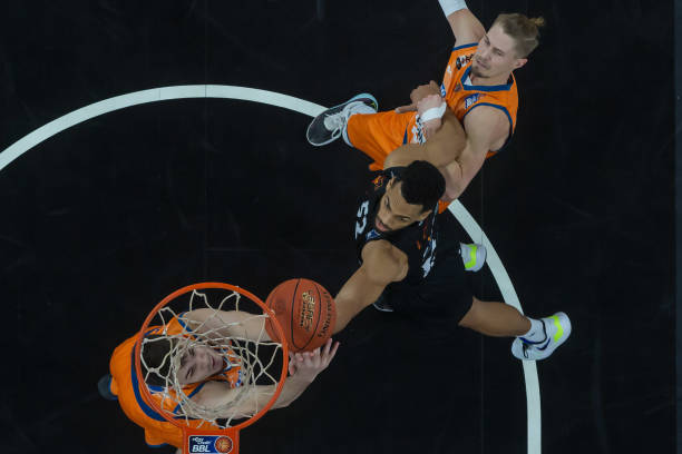 着严峻的考 着严峻的考